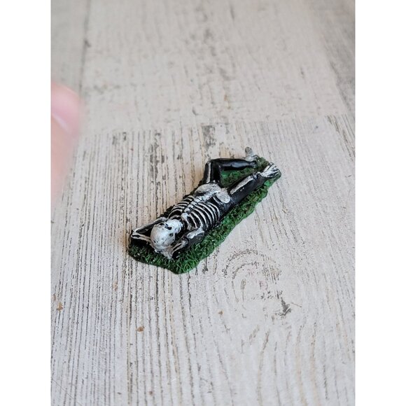 Lemax life is good Skeleton spooky town Halloween Village accessory - Picture 4 of 6